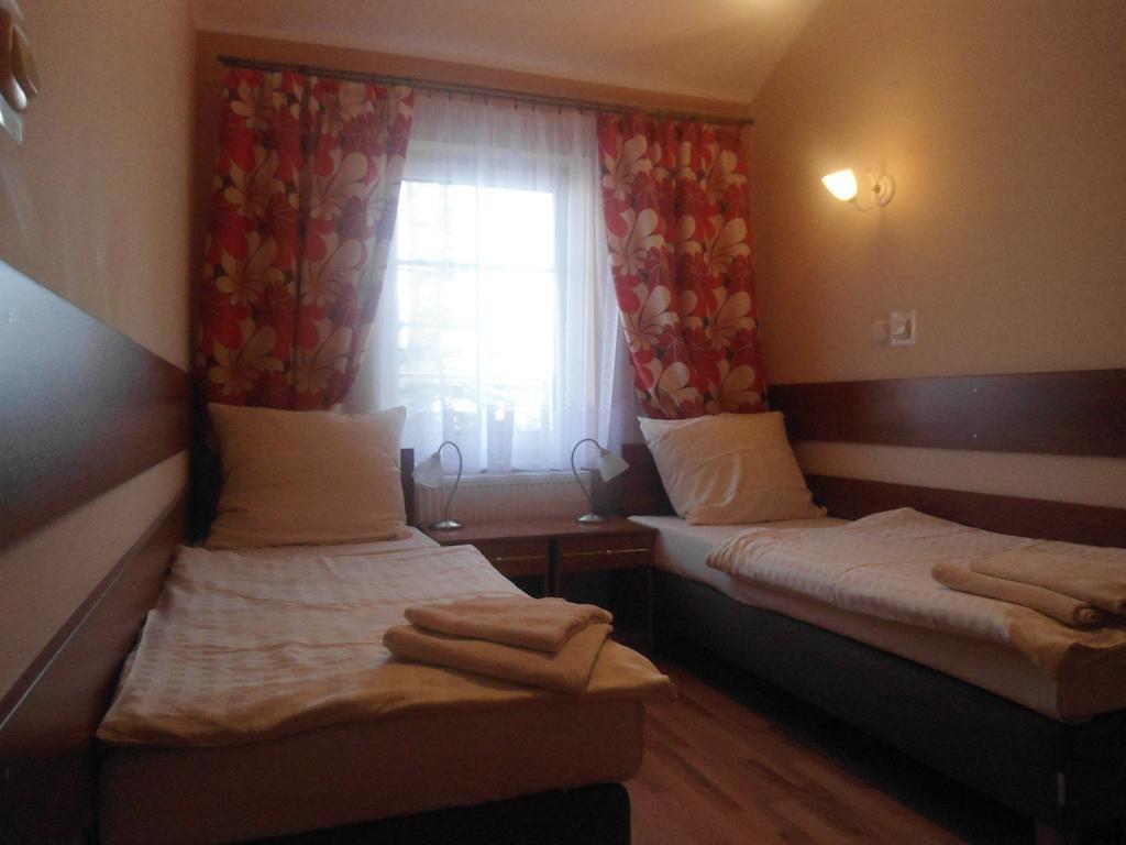 Hotel Pod Platanami トシェブニツァ エクステリア 写真