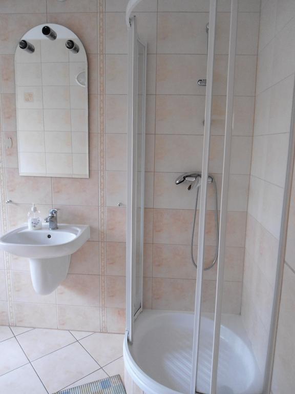 Hotel Pod Platanami トシェブニツァ 部屋 写真