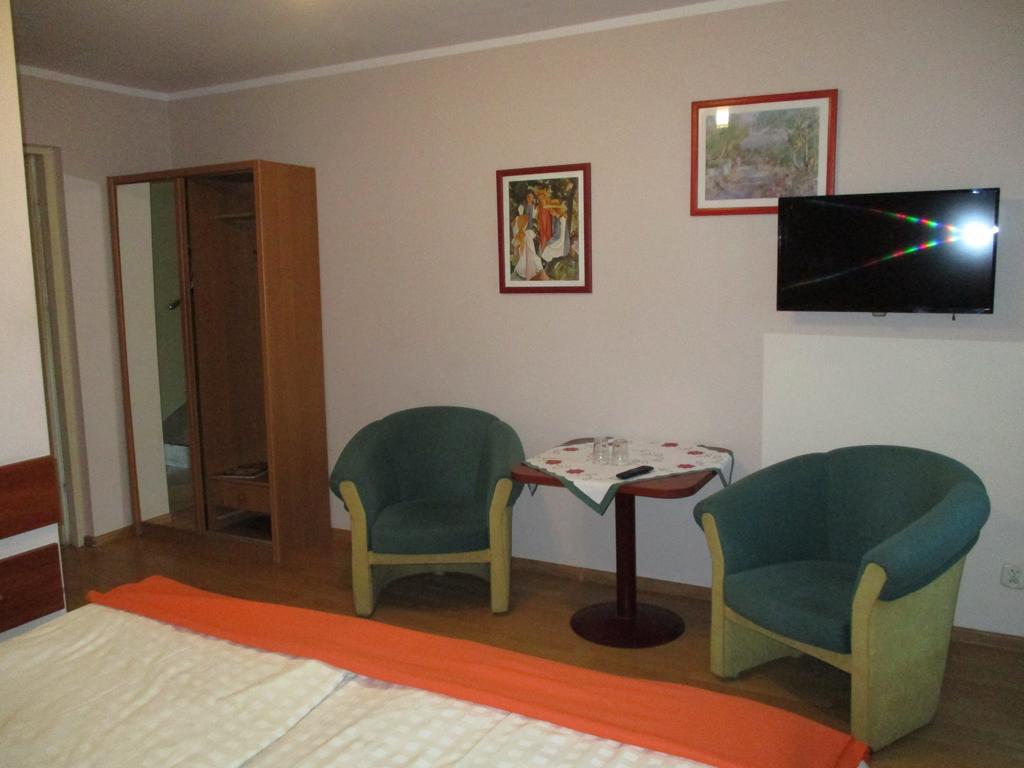 Hotel Pod Platanami トシェブニツァ エクステリア 写真